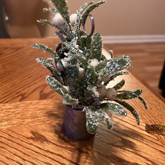 Set of 10 place card holder  leaf tree and ornament in a festive silver bucket. - Picture 2 of 6